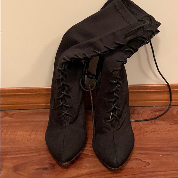 Black lace up ankle boots - Picture 4 of 4